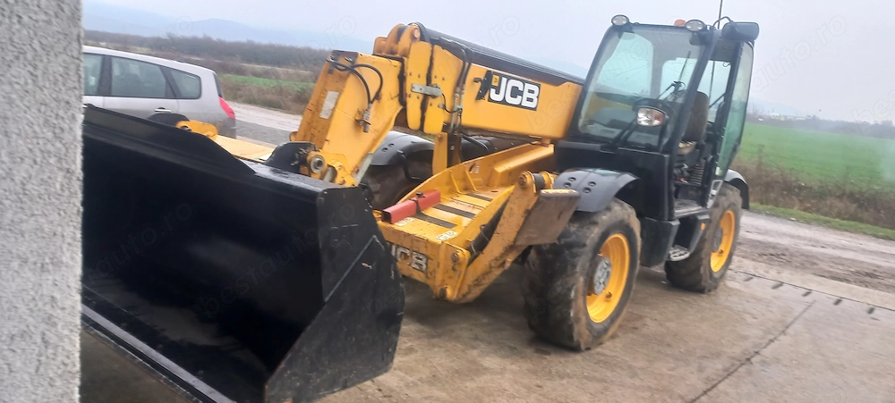 Jcb telescopic cupa și furci