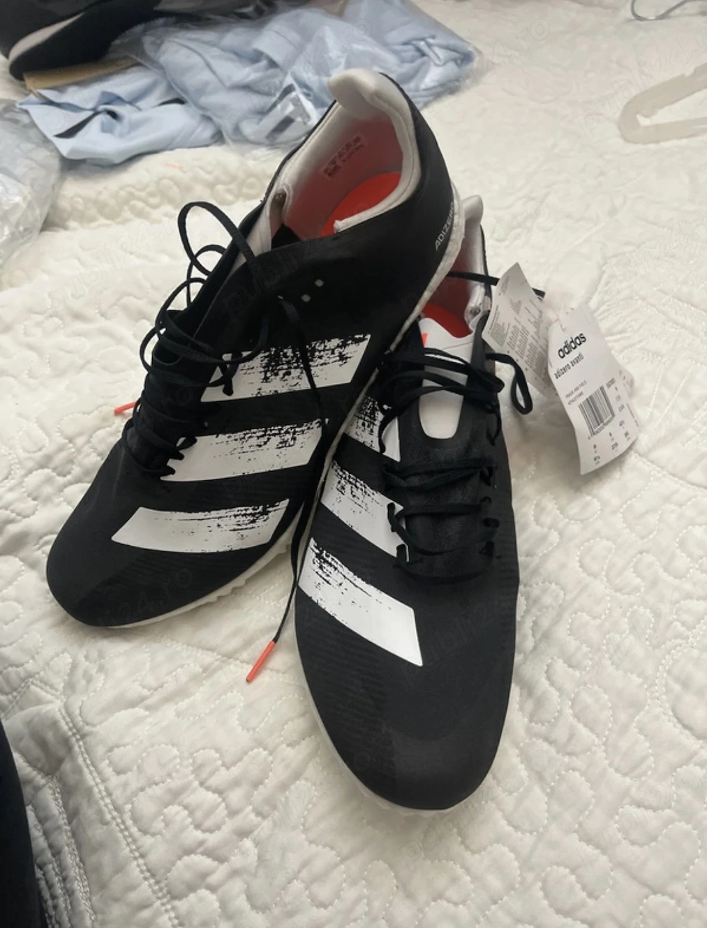 Vând adidasi noi  pentru atletism. Fără cuie 