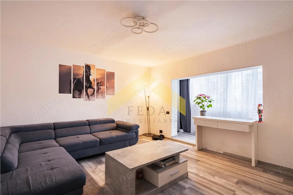 Apartament 3 camere de vanzare cartier Micalaca, zona 500