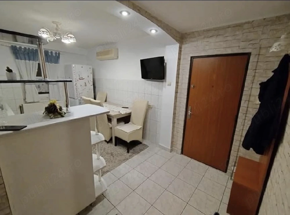 Vand apartament cu 3 camere Resita, zona Lunca