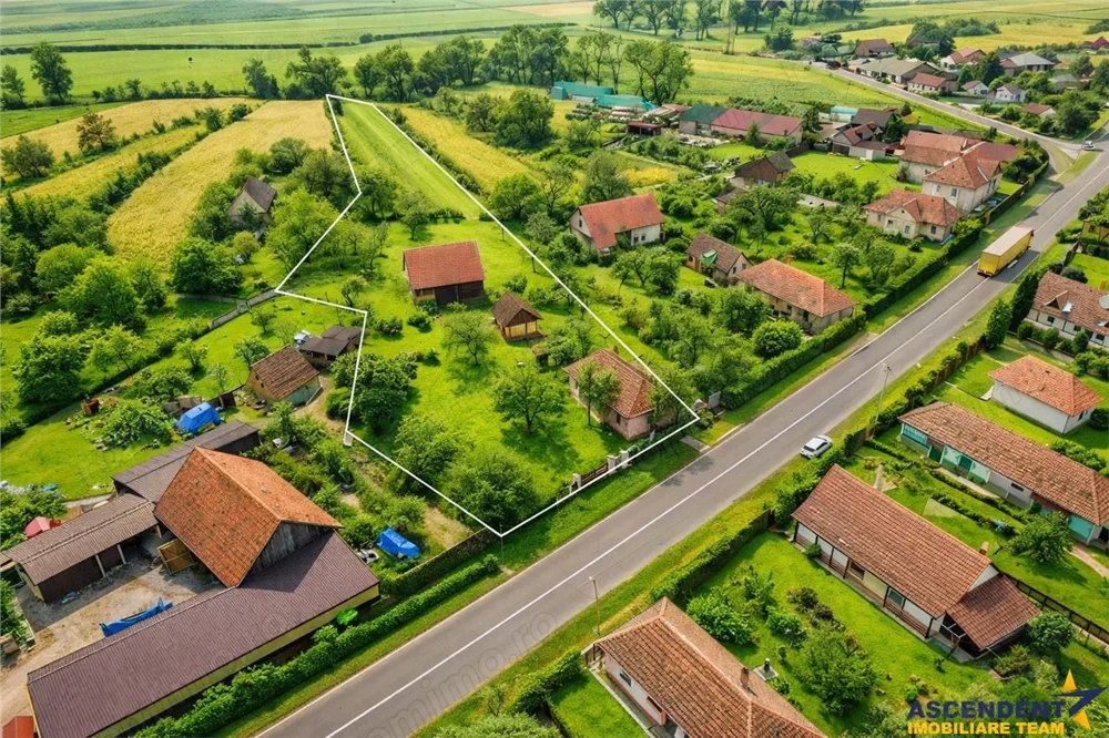 FILM! 4.900mp teren intravilan, cu casa, in Tufalau, Covasna