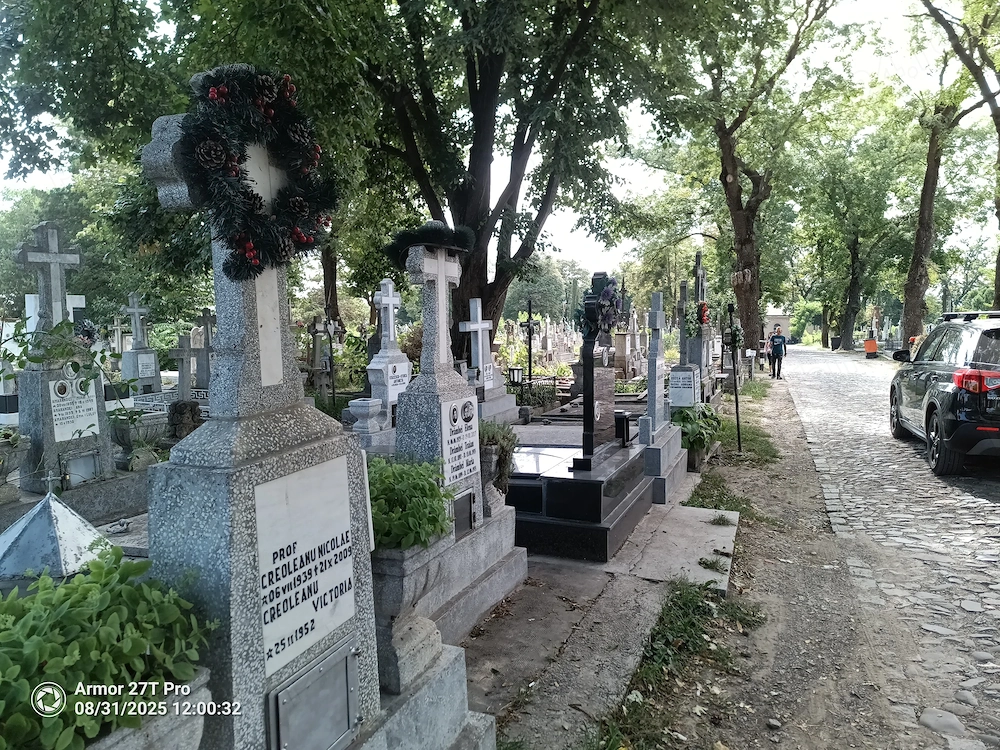Loc de veci cu cripta in Cimitir Eternitatea Iasi