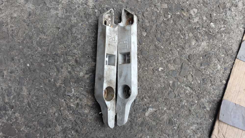 Suport lateral bara fata stanga dreapta FORD FOCUS 2008-2011 ; 8M51-17D959-AD / 8M51-17B958-AD