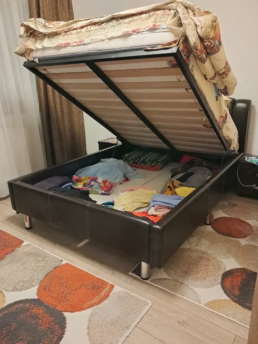 Vand pat cu doua noptiere