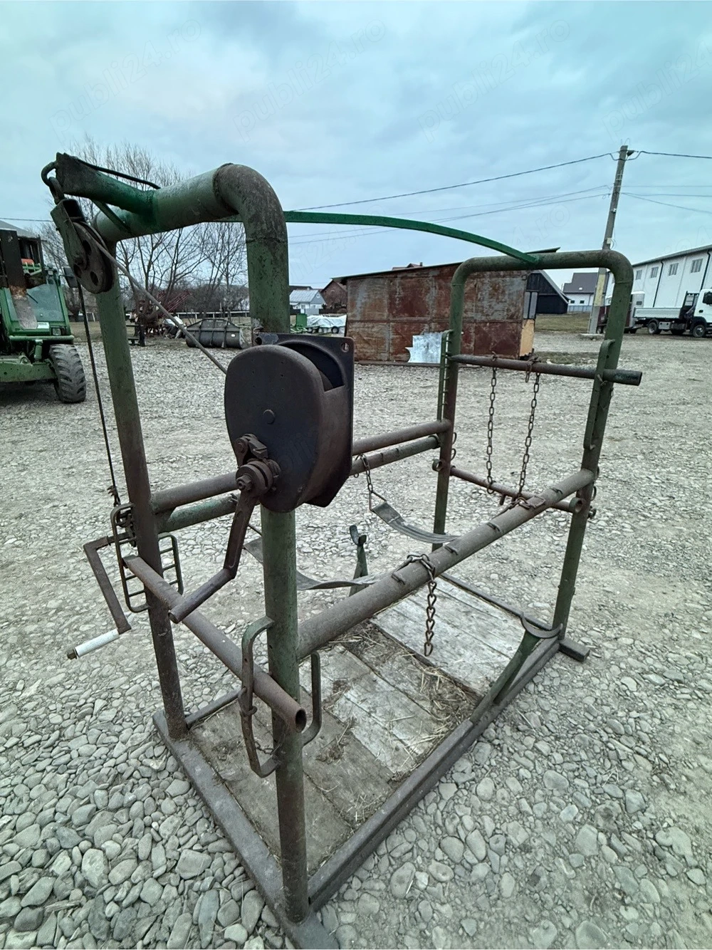 Vând stand contenție vaci cai