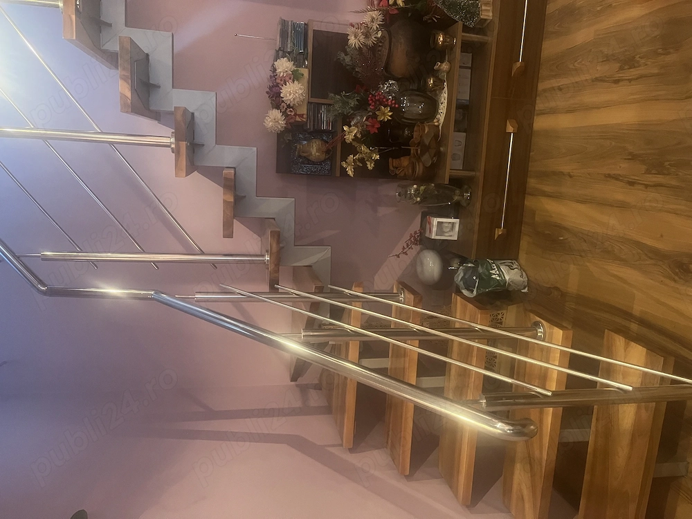 Scară de fier demontabilă îmbrăcată în lemn de nuc