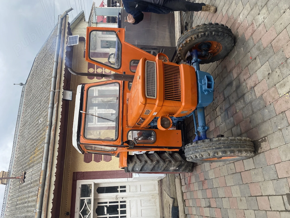 Tractoare de vânzare  2 buc Fiat 450 și IH 855 S