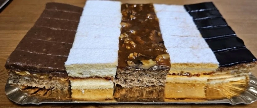 prajituri asortate si tort de casa 