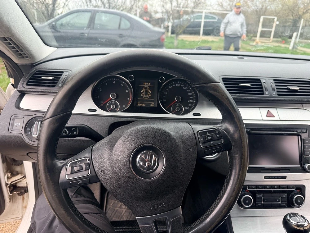 Vând Passat CC