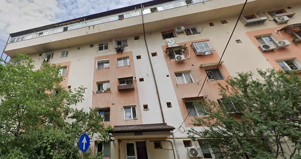 Garsoniera Titan Bd.1 Decembrie 1918 Auchan 15 mp Bloc anvelopat!