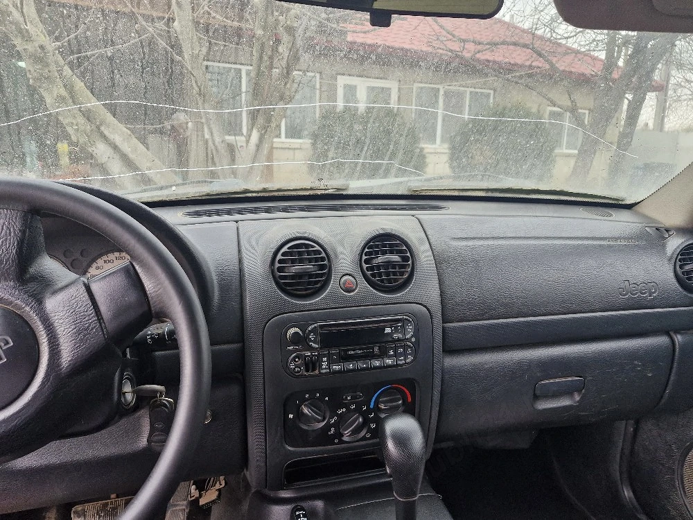 vand sau dezmembrez jeep cherokee