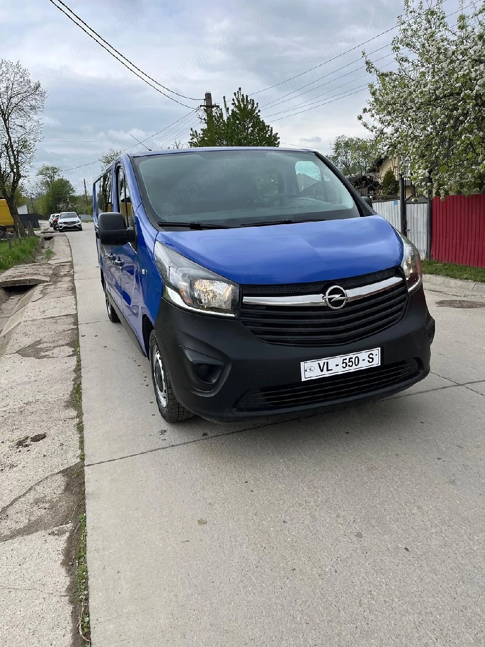 vand opel vivaro EcoFlex cu 6 locuri si duba maxim de lung an 2015