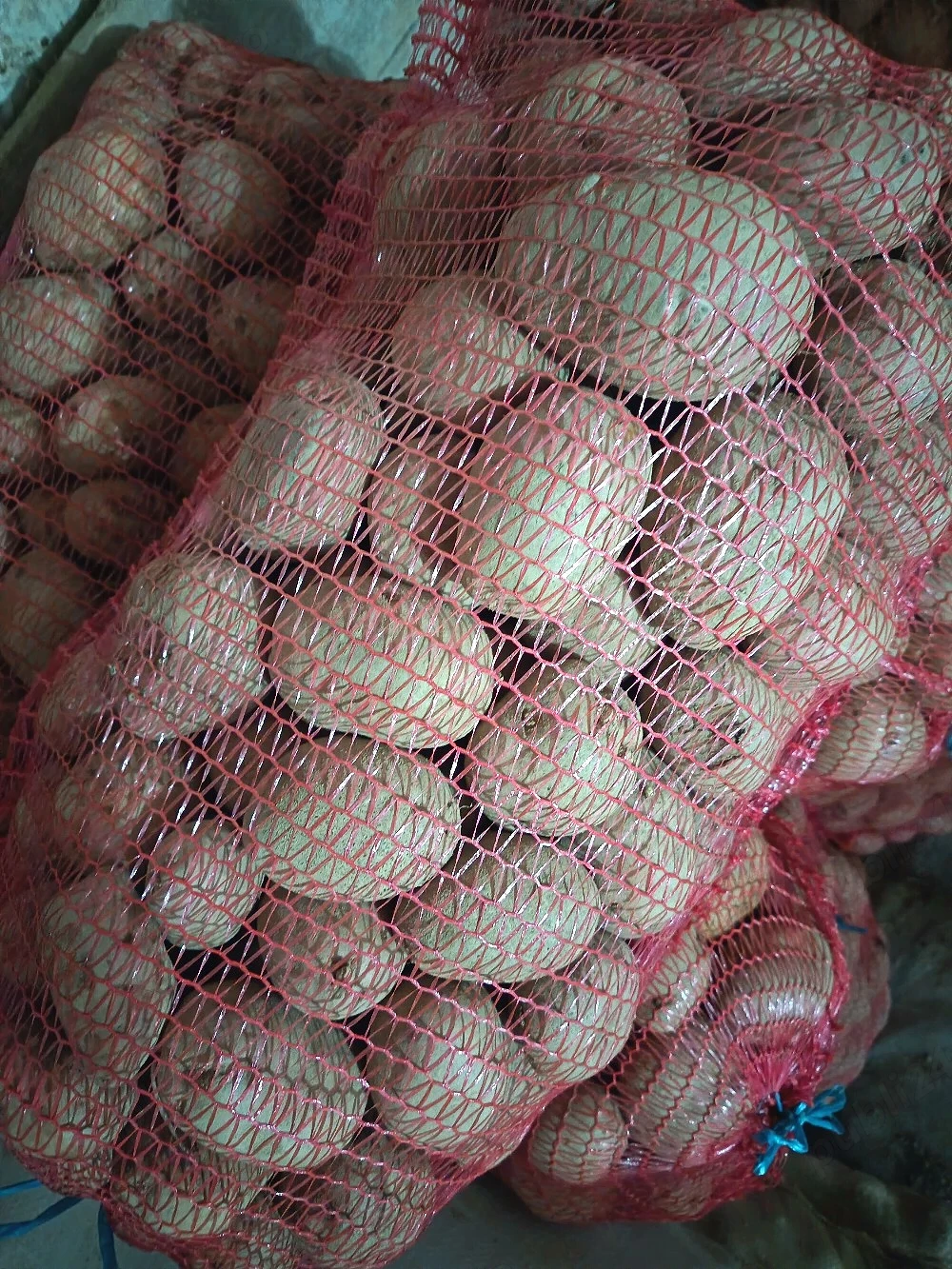 Cartofi pt consum recent ambalati albi stare foarte buna. 