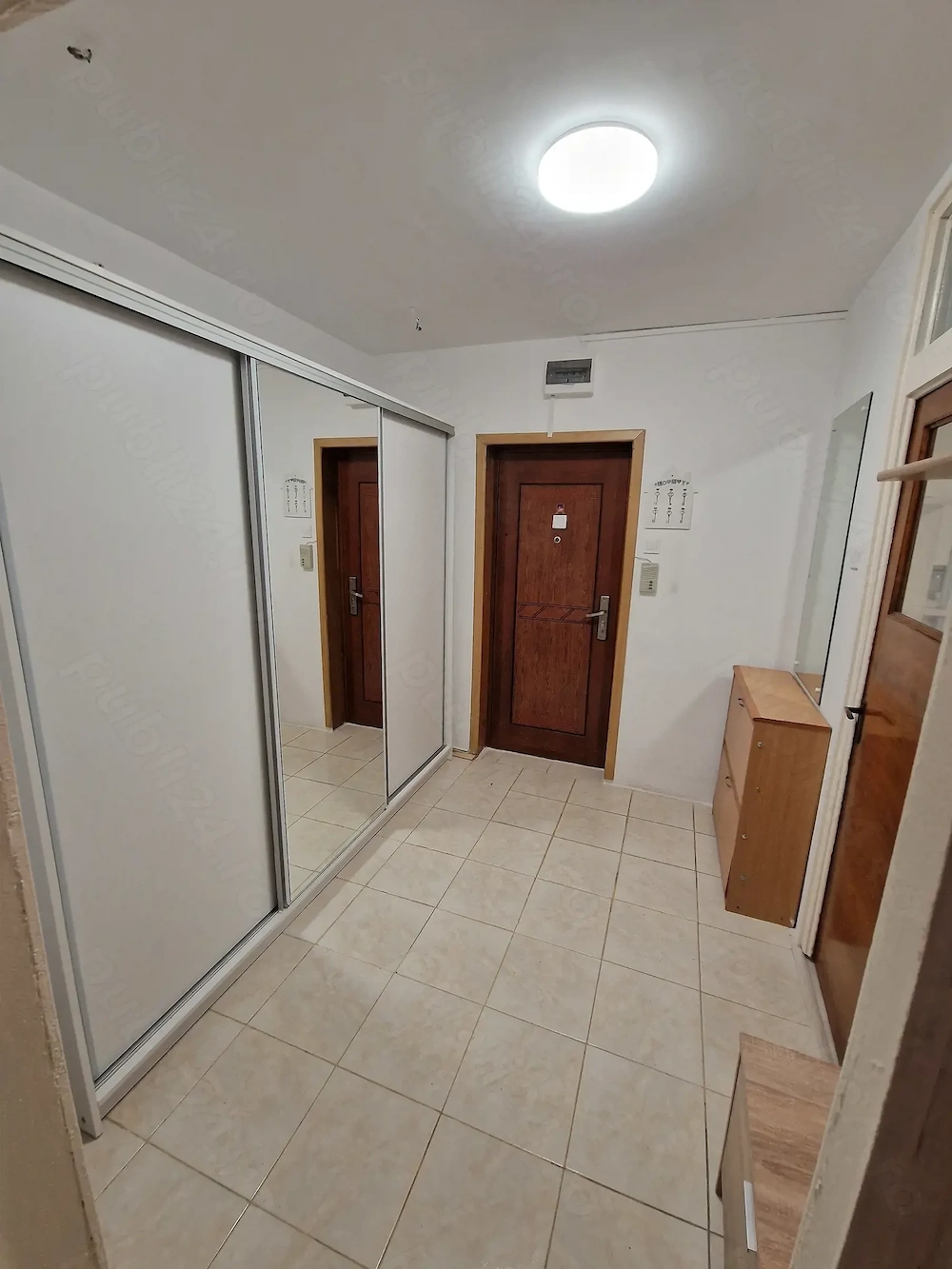 proprietar inchiriez 2 camere 56 mp