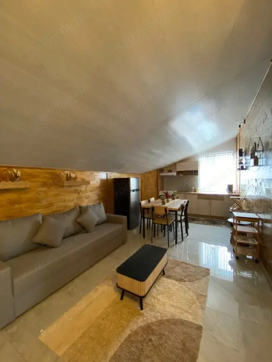 Apartament 4 camere decomandat 140mp, Mansarda, zona Consul, Utilitati incluse