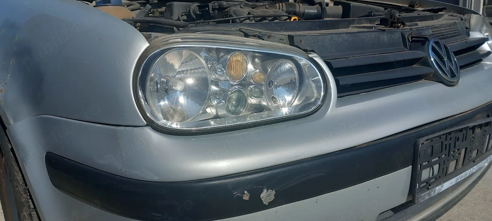 Far dreapta VW Golf 4