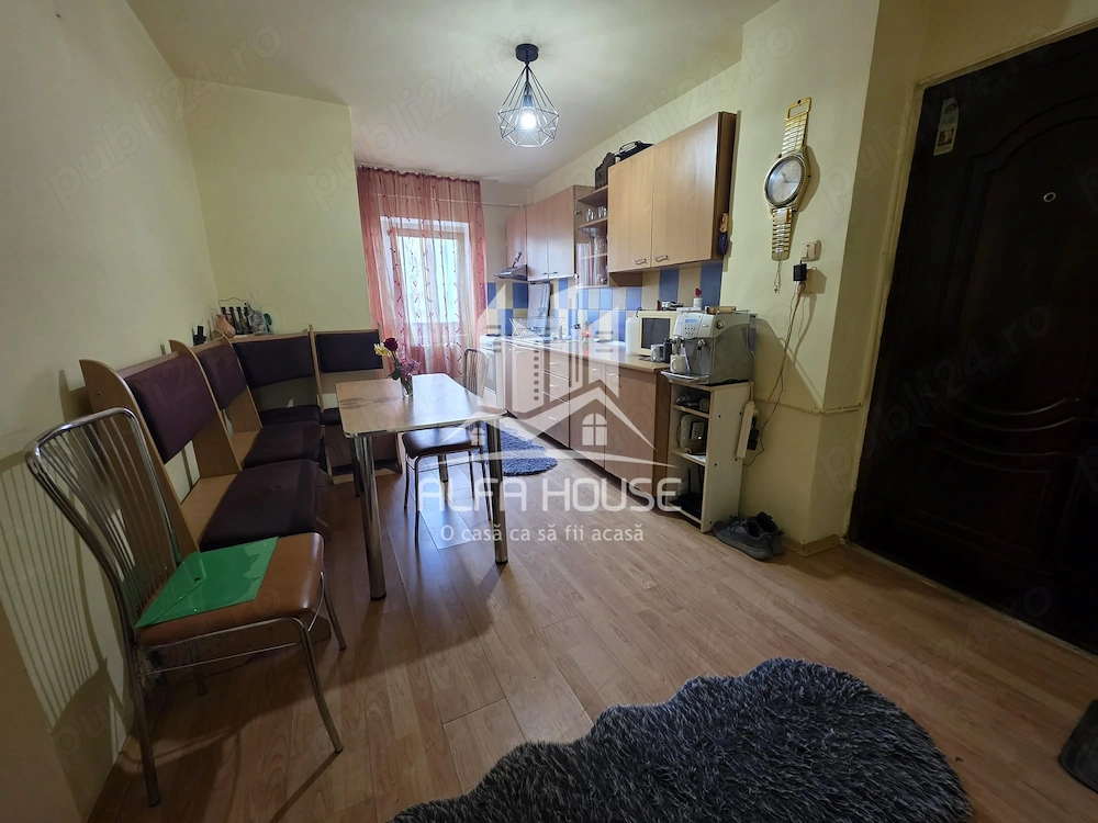 Vand 3 camere Decomandat zona Govandari Micro 4 !