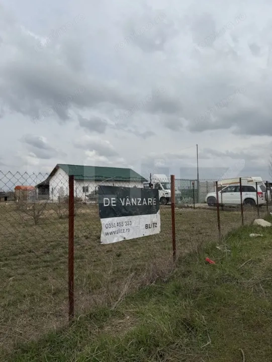 Teren intravilan mixt-industrie, depozite, servicii, 800 mp