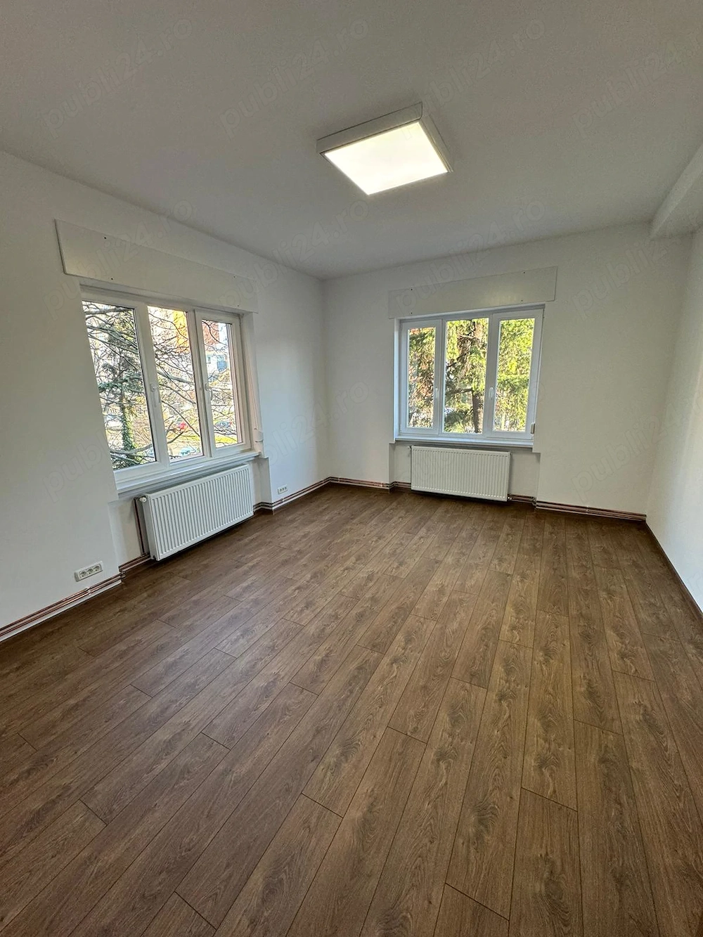 Proprietar, inchiriez apartament 3 camere - Punctele Cardinale - Tribunal - Ideal pentru birouri