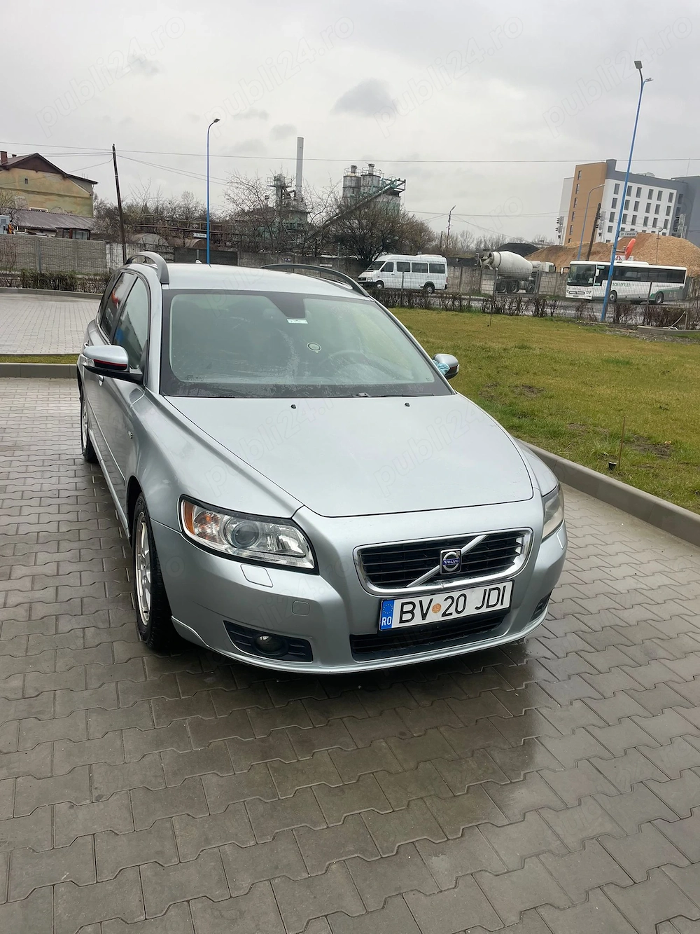 Volvo V50 1.6 Diesel, 2009   economic, confortabil și bine echipat