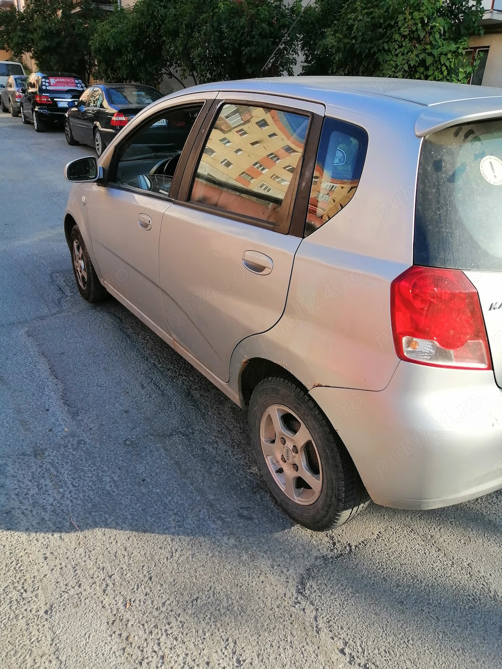 Vând mașina Chevrolet kalos benzina   