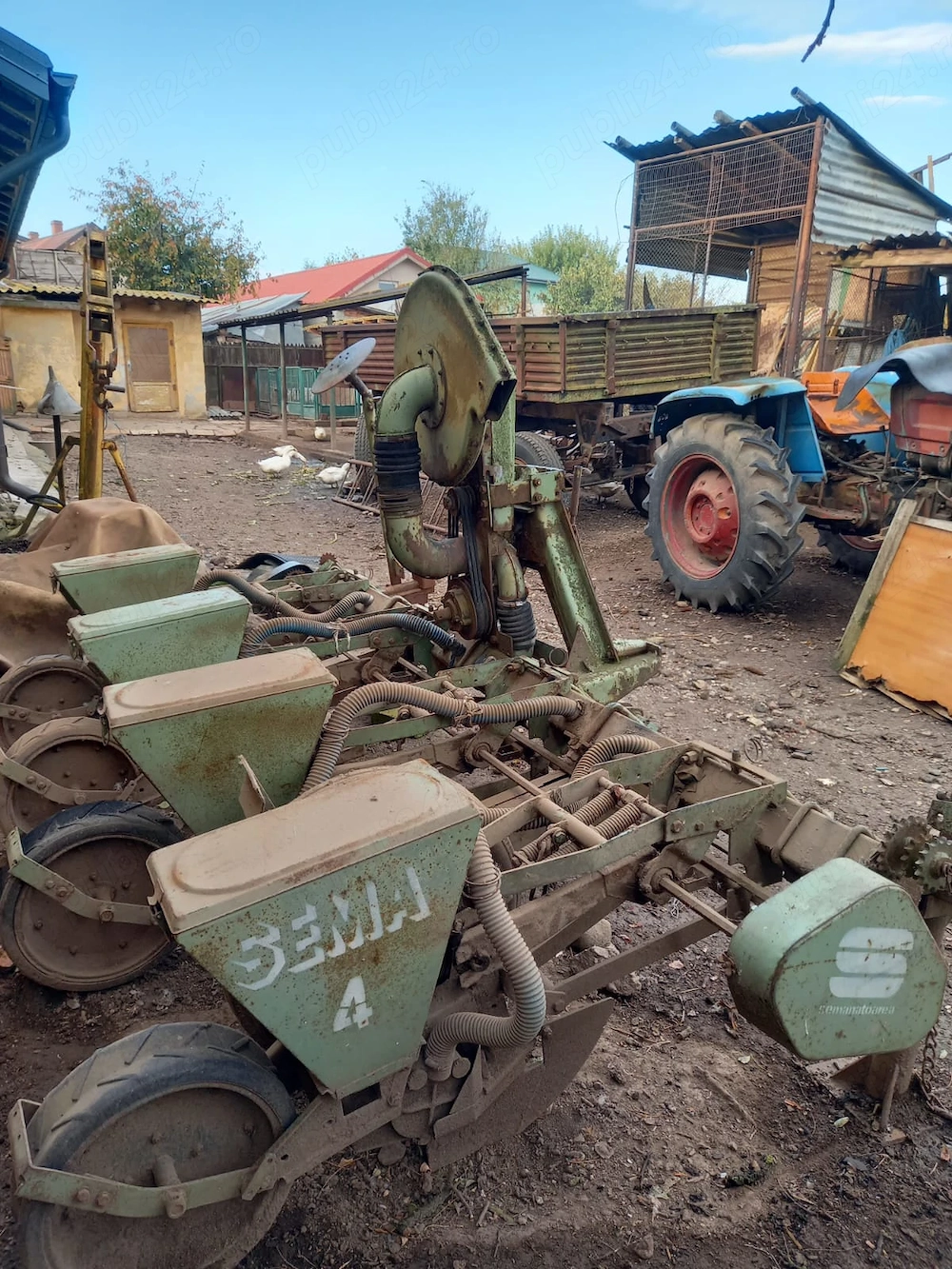 Utilaje agricole: Remorcă 4t + Semănătoare SEMA 4 + Prășitoare 4 rânduri