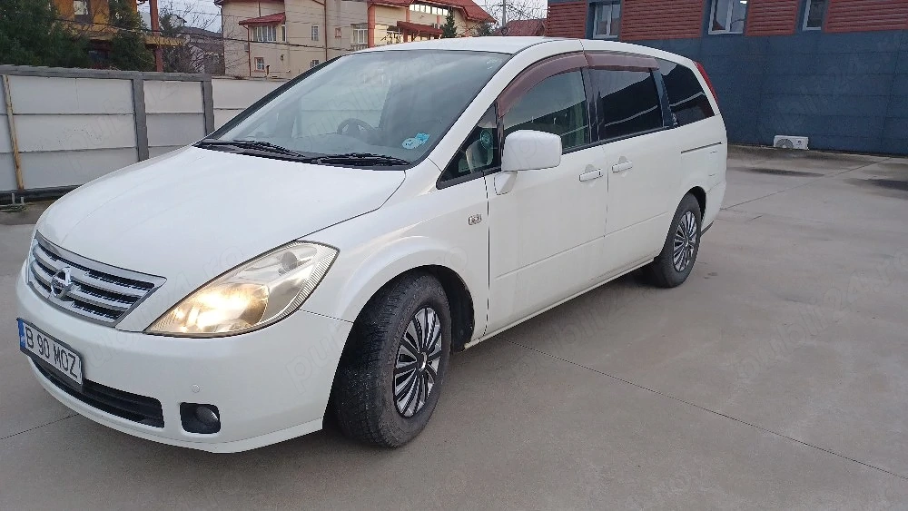 Nissan Presage monovolum cu scaun  lift persoane handicap locomotor masina deosebita