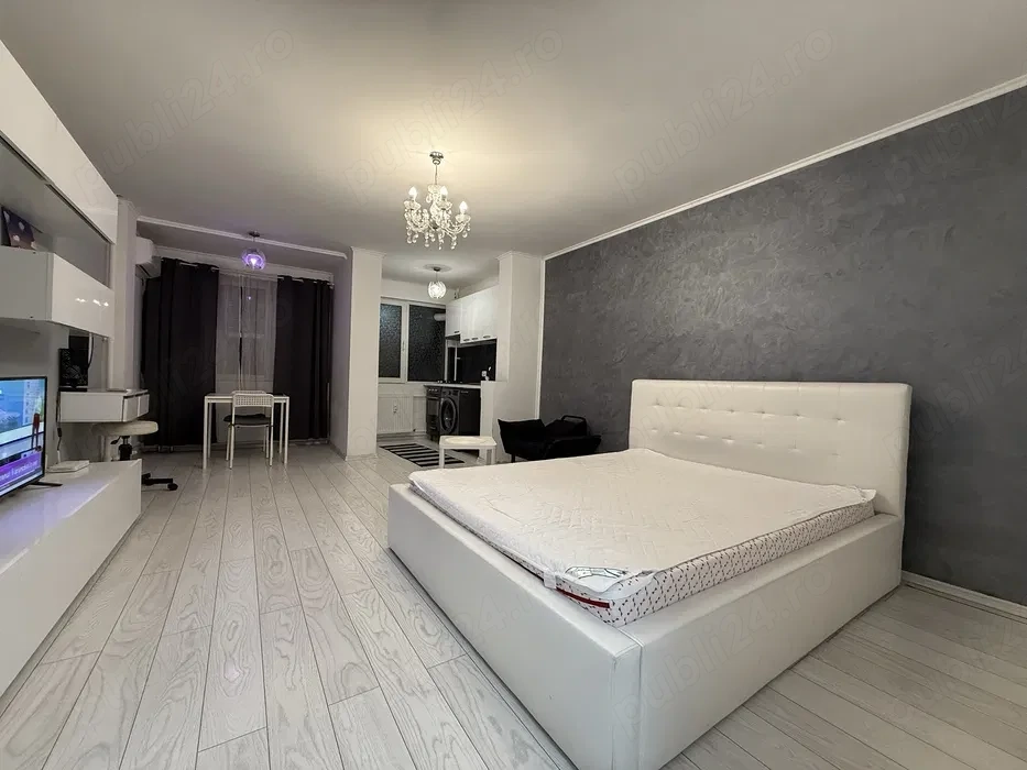 garsoniera dristor-metrou la scara blocului-modern