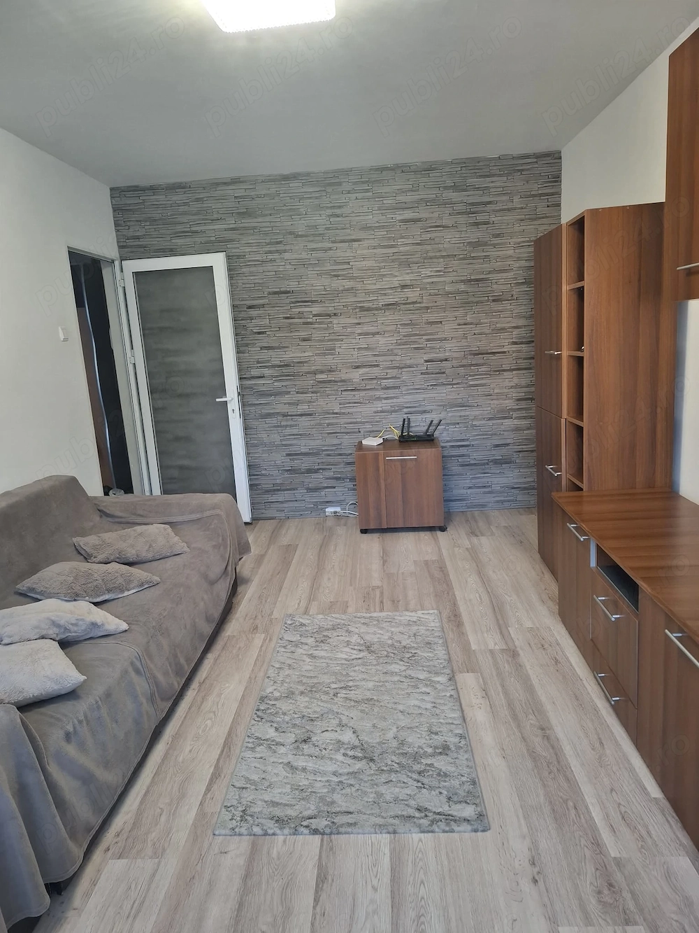 2 camere amenajate modern, mobilate, zona Micro 17 Pret 400 Euro