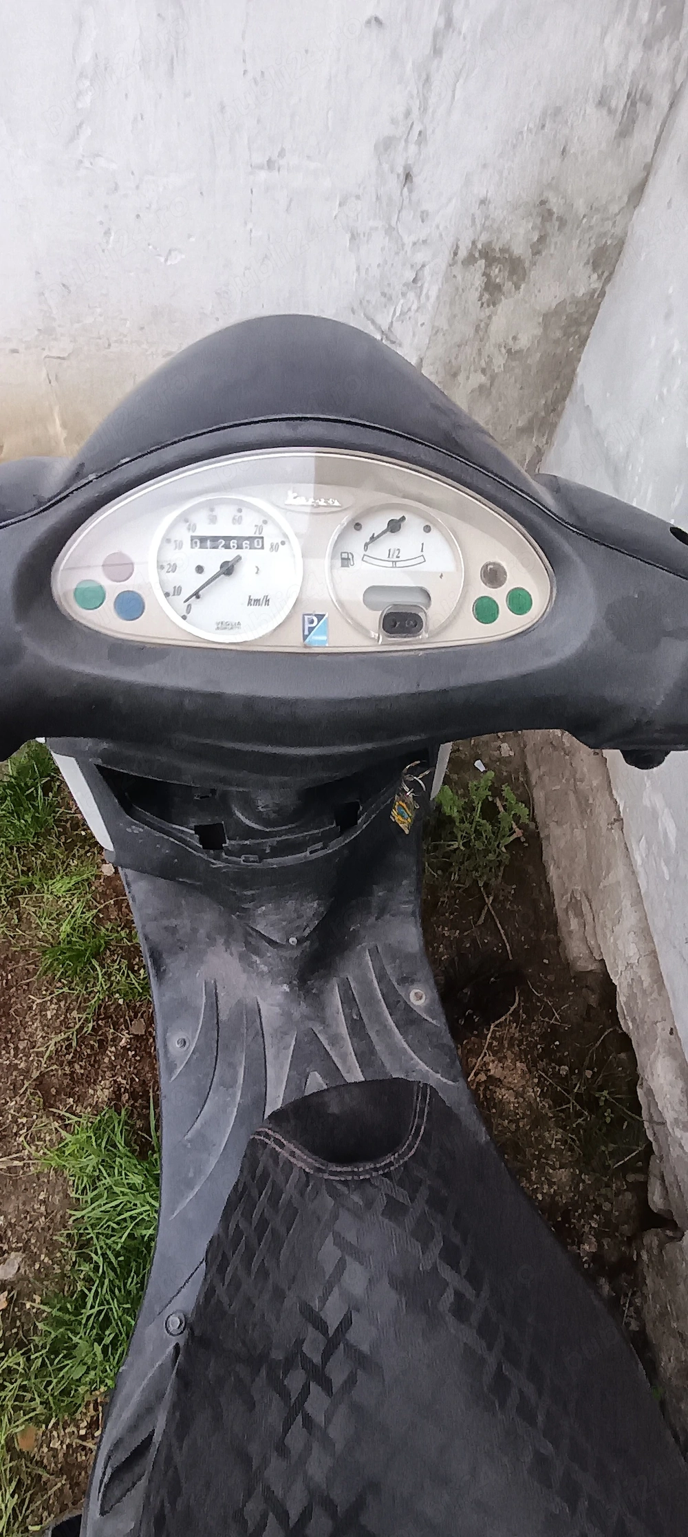  vând scuter piaggio vespa funcționează fără acte. doar pe câmpuri lunca dealuri preț 1000i 
