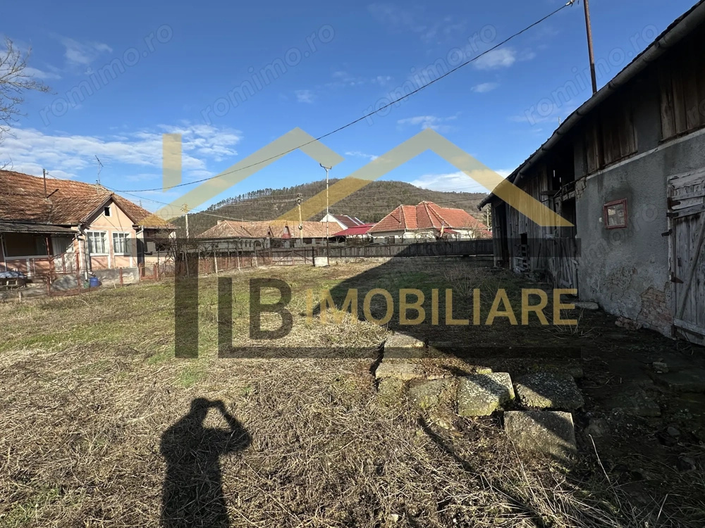 Casa de vanzare 4 camere, 2240mp teren, Zona Raciu