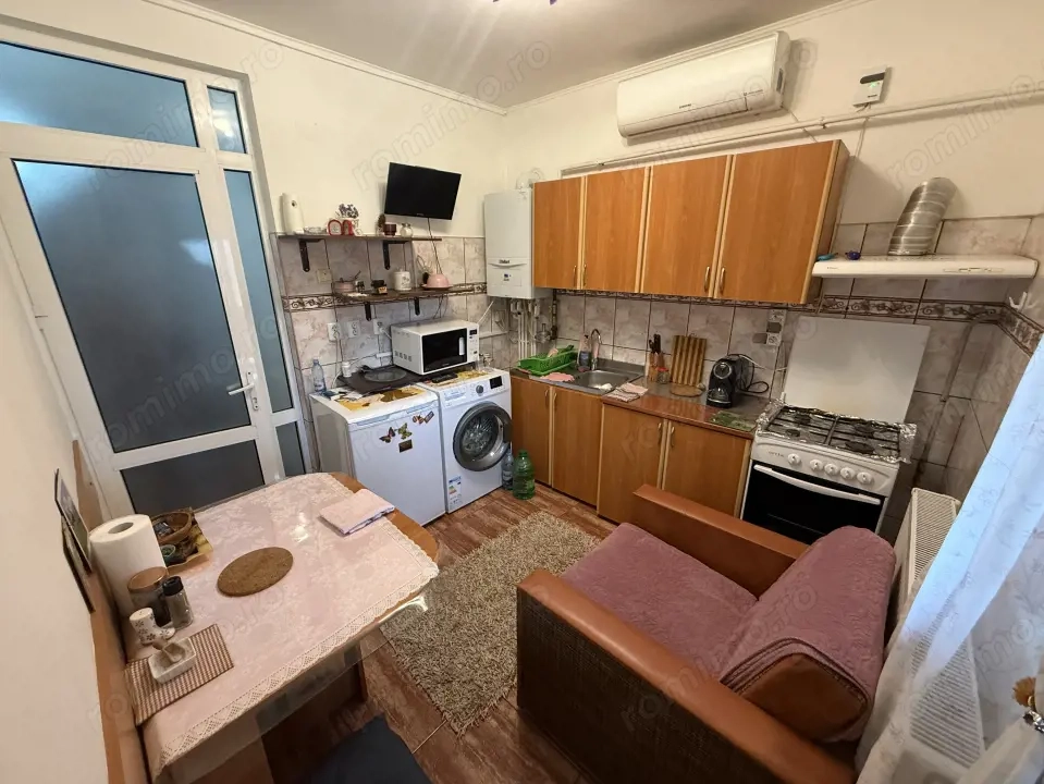 Garsonieră de vânzare în vilă – zona 23 August, etaj 1, centrala gaz