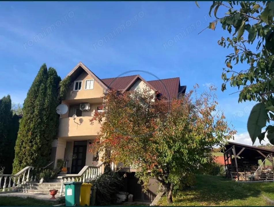  Casă spațioasă + teren intravilan-Sigmir-275 mp utili-teren 3300mp 
