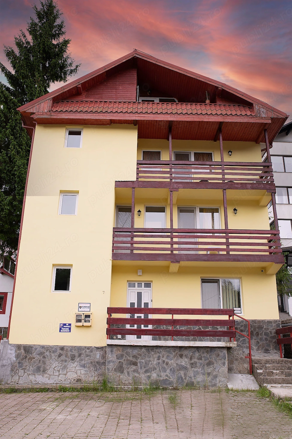 Vila, pensiune P+2+M de vanzare in Predeal 