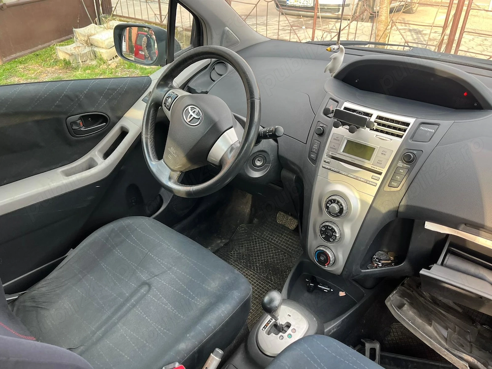 Toyota Yaris 1.4 D-4D 2005   1000    AC, cârlig, anvelope + baterie noi   defect cutie 