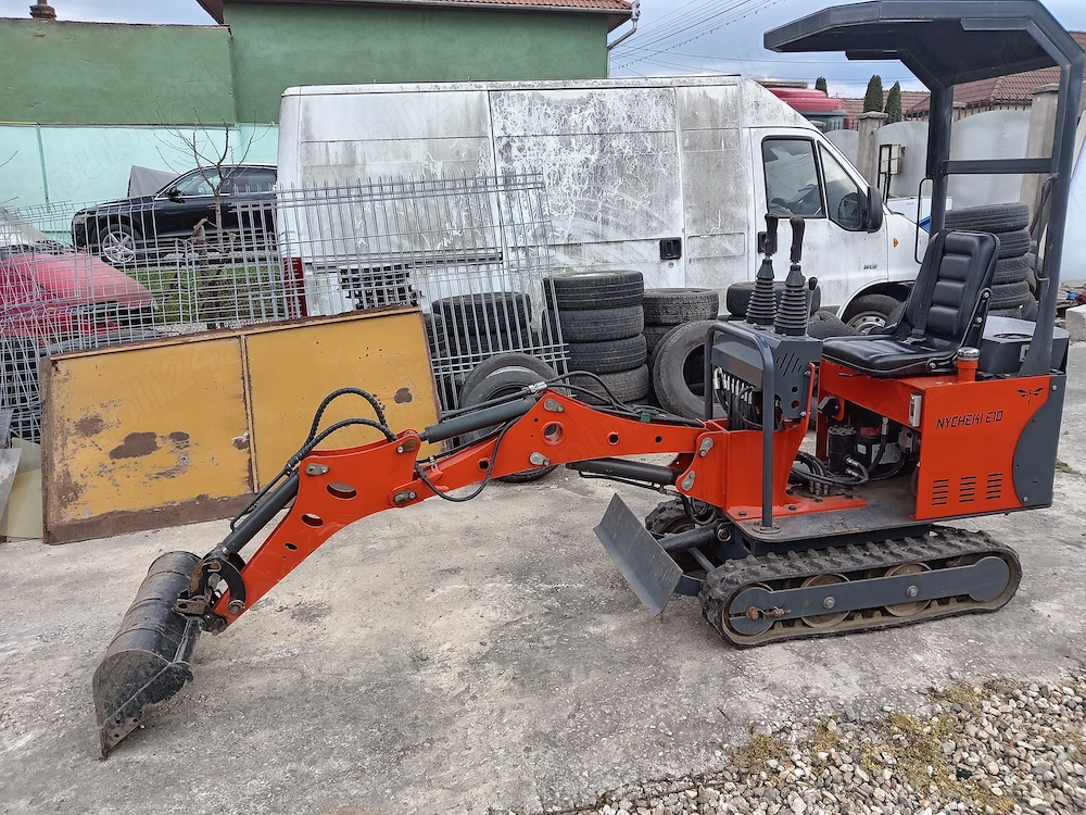 Miniexcavator NOU 1000 kg 