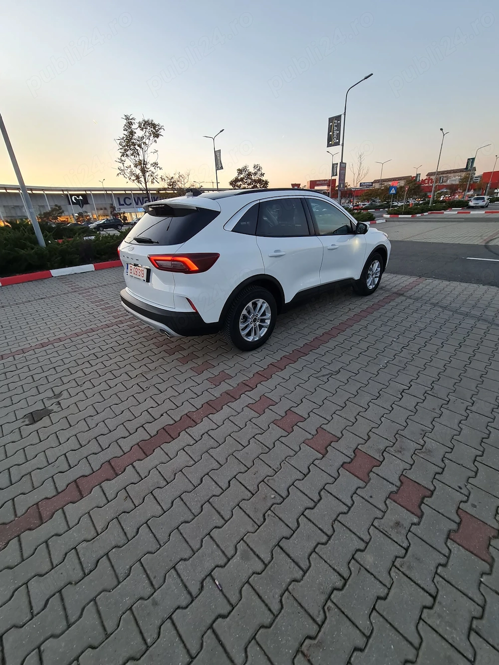 Vând Kuga 1.5 benzina
