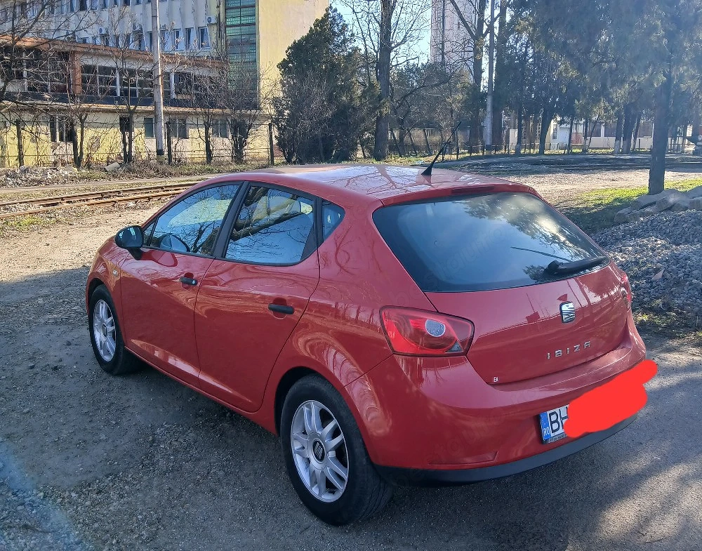 Seat ibiza 1,2 benzina 2009  aer conditionat.jante aliaj,comenzi volan.