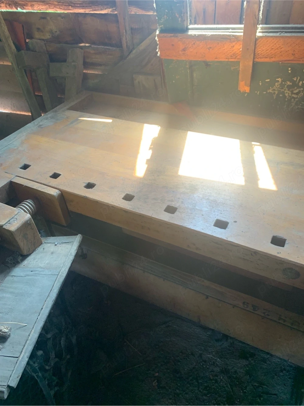 Vând banc de lucru .Anul 1985 fabricat.