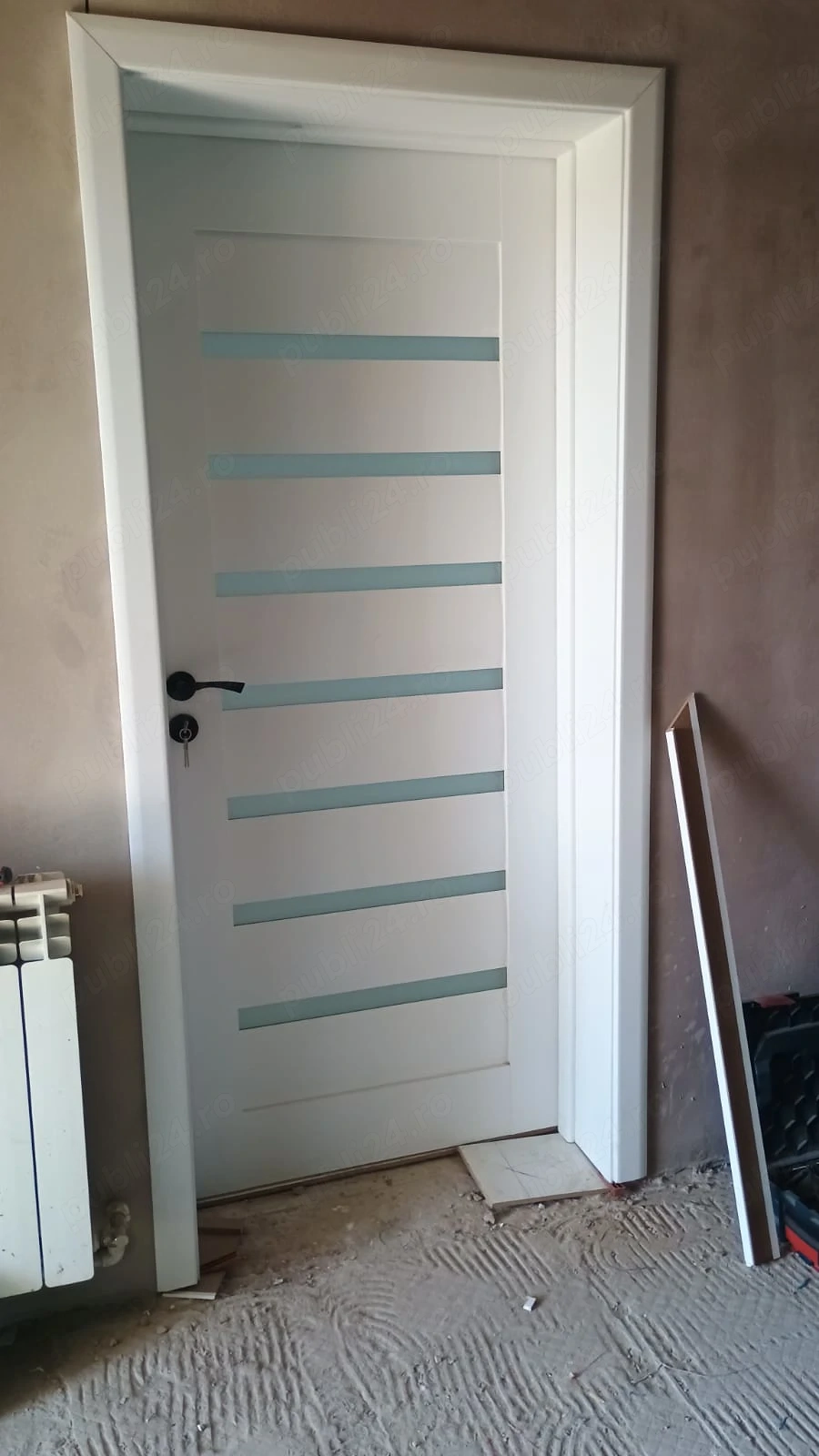 Caută muncitori in montaj gresie și faianță urgent 