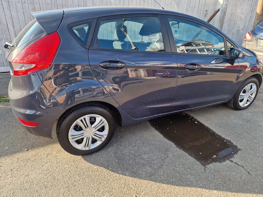 Vand masina unui prieten de oras cu costuri mici de intretinere si fara defectiuni