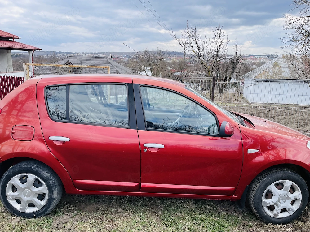 Vând Sandero 1,4 benzină .68000 km reali Proprietar 