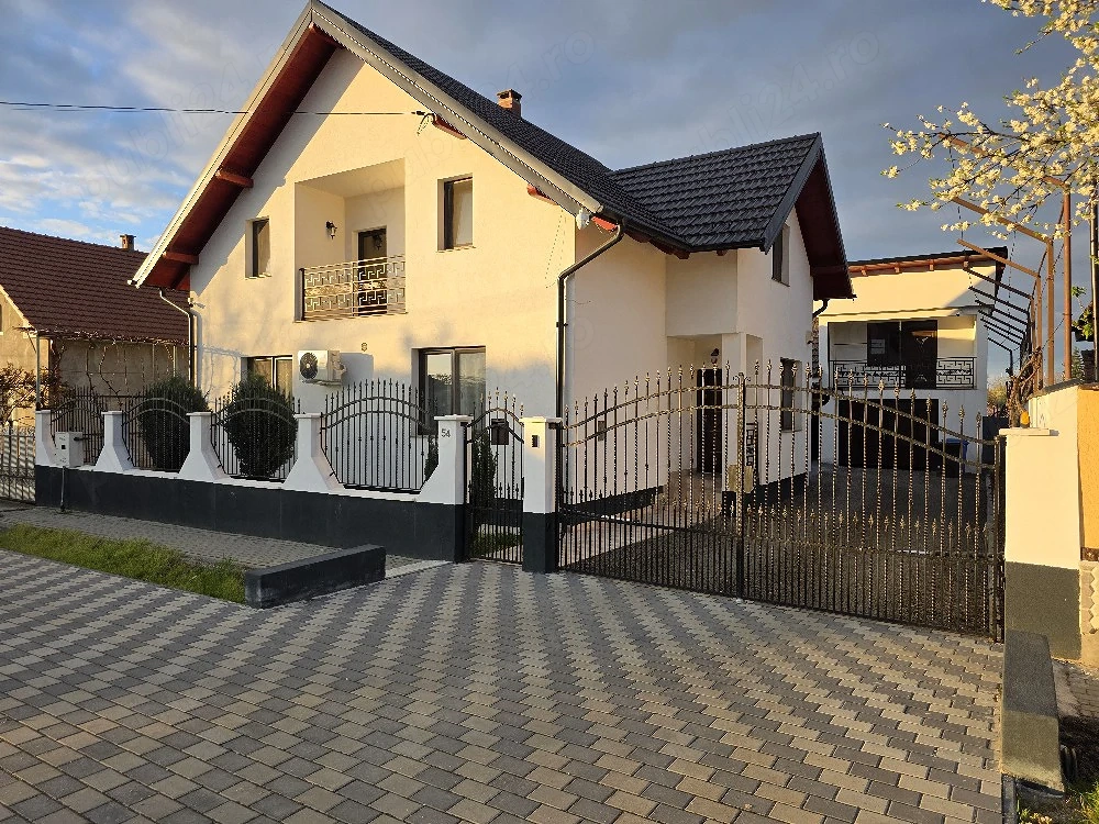 Casa complet utilata.