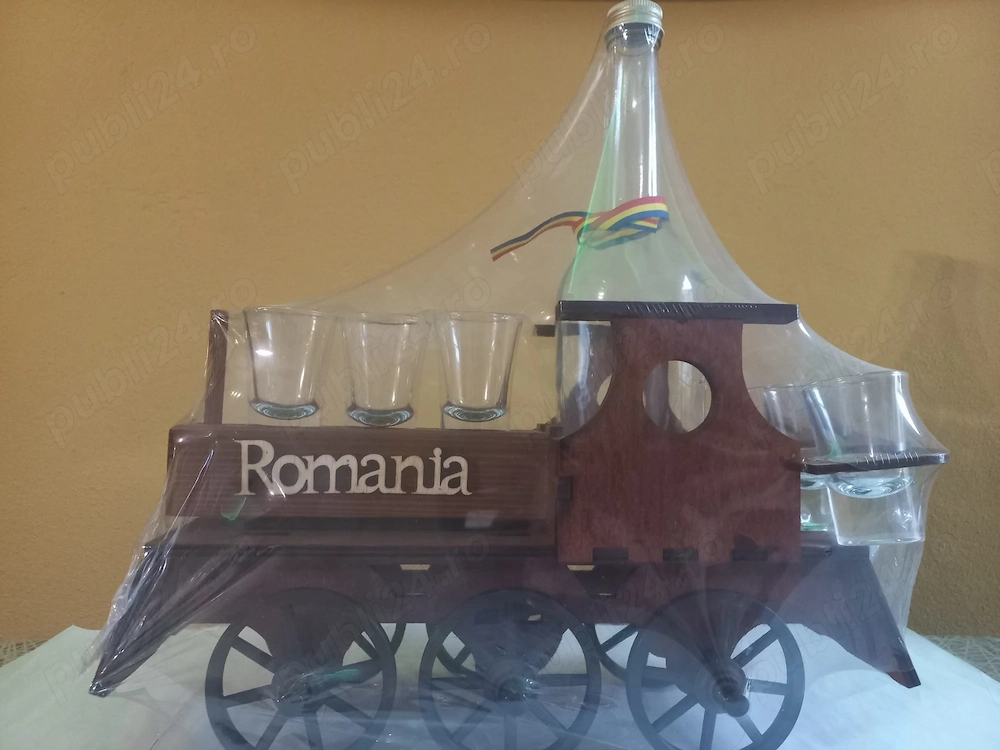 Minibar, suport din lemn in forma de locomotiva 