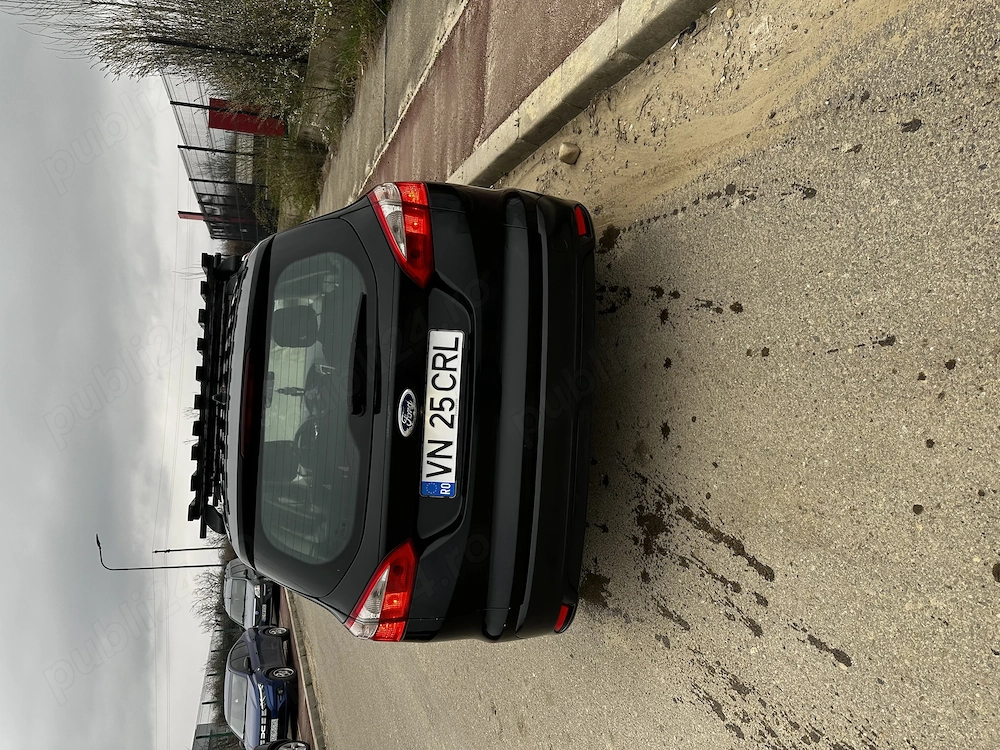 Vând Ford Focus Mk3 (2013)   1.6 TDCi (95 CP)   Consum redus   Stare excelentă