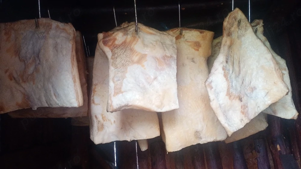 Slănină afumată de casă la 35 lei kg și țuică de prune producție 2018la 55lei litru 