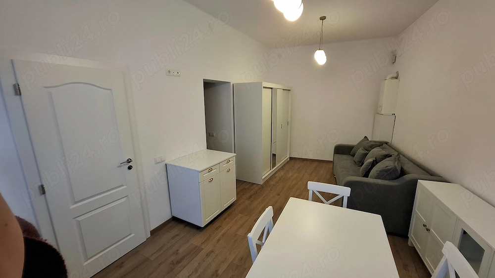 Inchiriez apartament o camera (prima inchiriere)