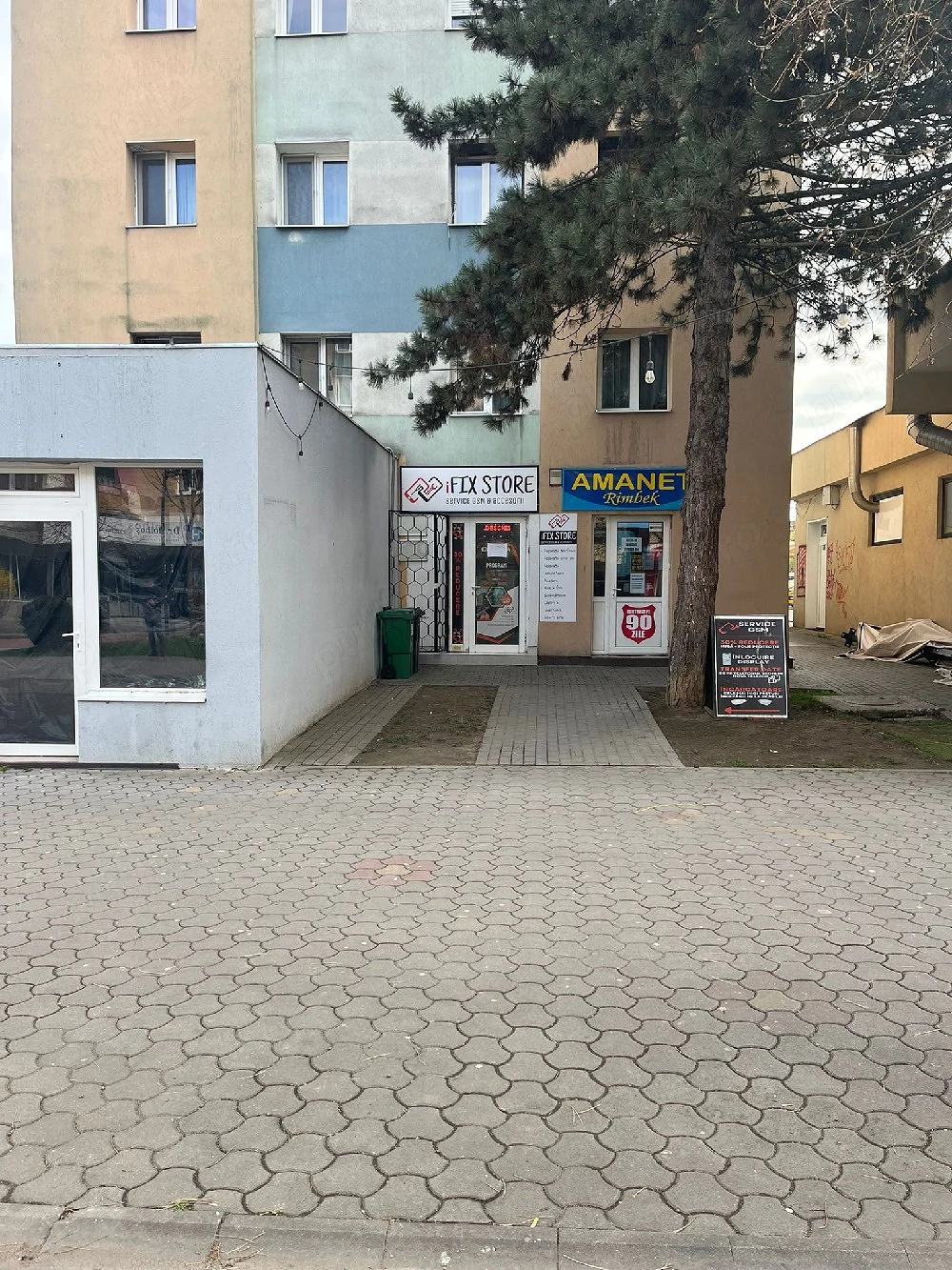 Închiriez spațiu comercial. 