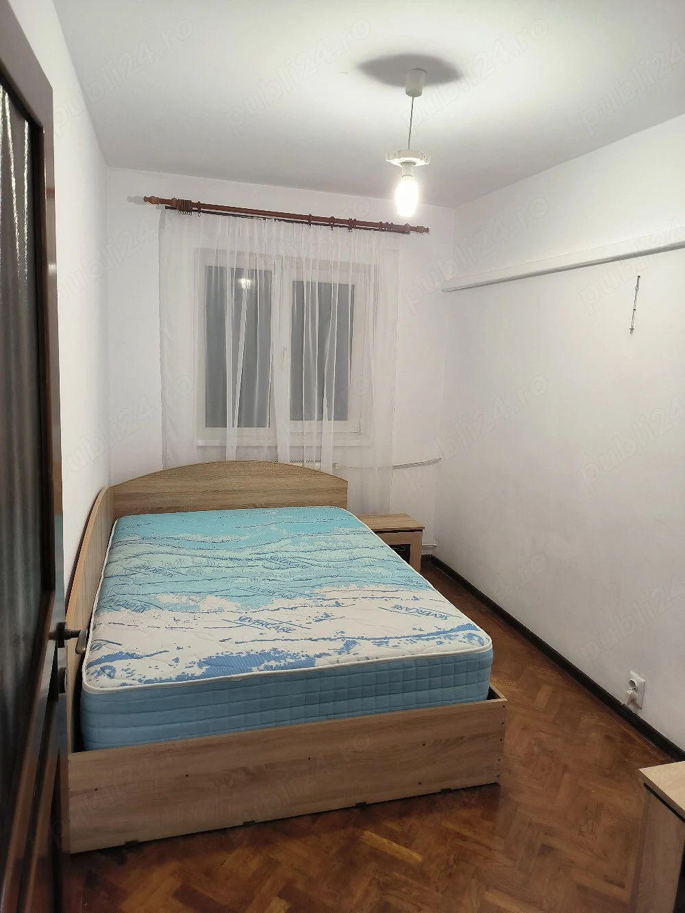 Închiriez apartament cu 3 camere și loc de parcare 