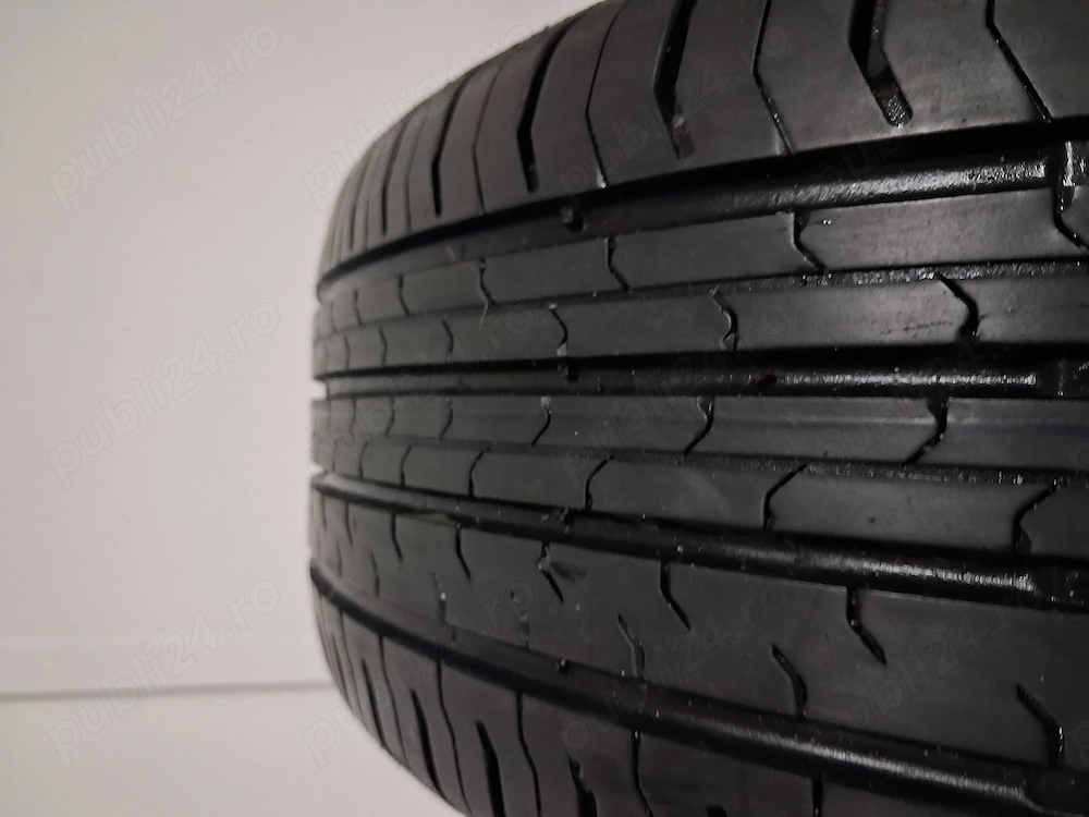 Vând 4 anvelope vară Continental